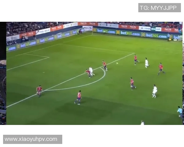 聚焦世界著名足球前锋球星辉煌生涯与进球瞬间全面盘点 聚焦世界著名足球前锋球星辉煌生涯与进球瞬间全面盘点