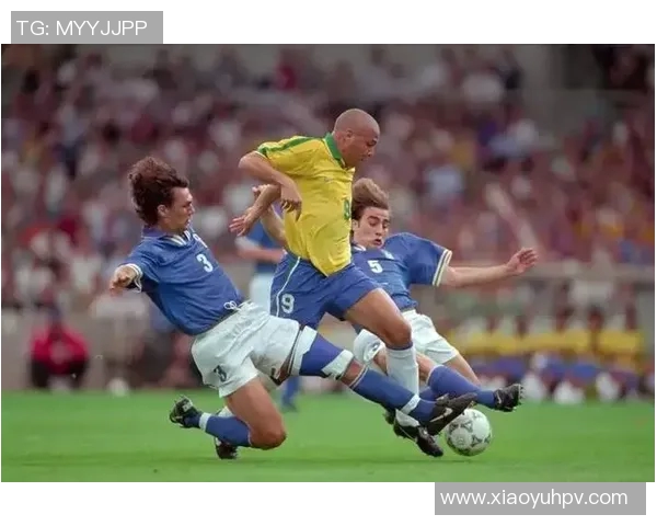 足球巨星性格揭秘:那些场内外脾气火爆的球员与他们的故事 足球巨星性格揭秘:那些场内外脾气火爆的球员与他们的故事